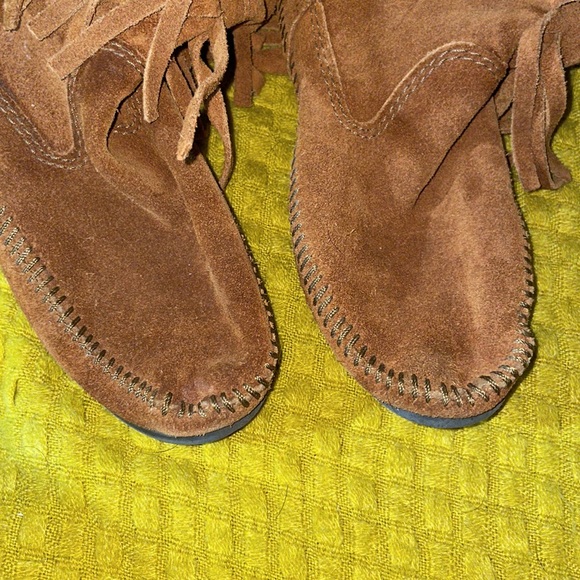 Minnetonka fringed boots size 7 - Picture 5 of 7